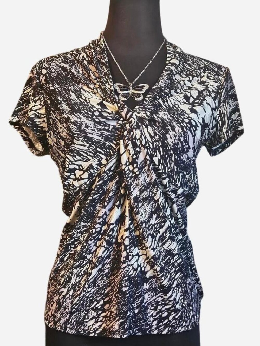 Cleo y2k Black and White V Neck Scrunch Fitted Blouse